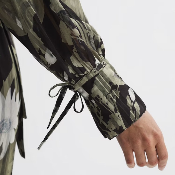 Reiss LOTTIE
FLORAL PRINT TIE NECK MIDI DRESS IN GR - Picture 3 of 4